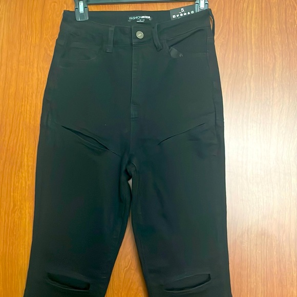 Fashion nova black skinny jeans with. Never worn before! - Picture 1 of 5